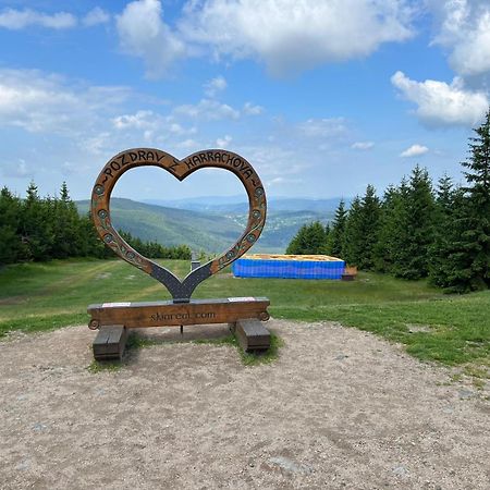 U Jelena Harrachov - Rodinny Apartman U Lesa S Garazi Bagian luar foto